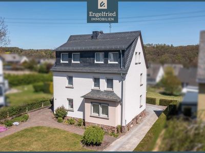 Großzügiges Ein- bis Zweifamilienhaus auf beeindruckendem Grundstück mit Garage