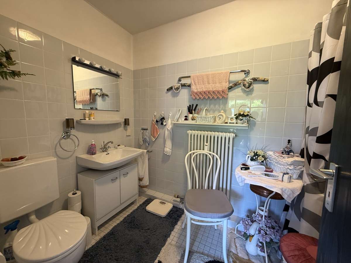 Immobilie in Dobel - Charmante Hochparterre-Wohnung mit Balkon, Gemeinschaftspool & Sauna - Bild 1