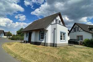 Gepflegtes Ferienhaus im Golf Resort – Die vollständige Adresse der Immobilie erhältst du vom Anbieter., 56812 Cochem – Vorschaubild 1