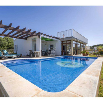Zeitgenössische Villa mit Pool. Binidali. Menorca