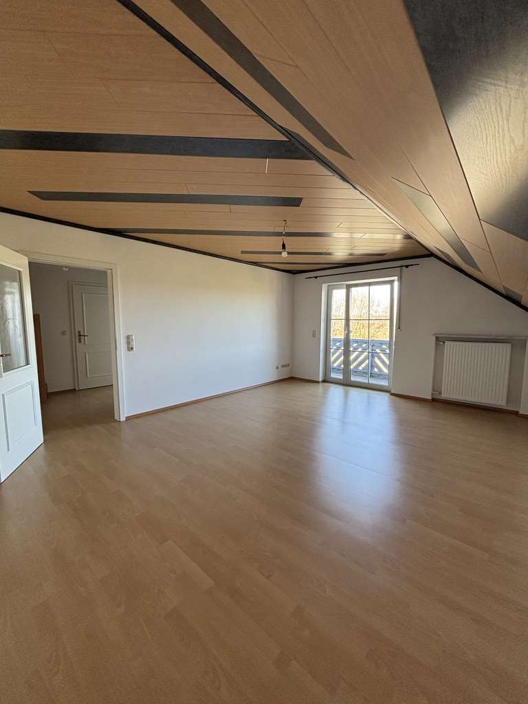 Immobilie in Gerzen - Vielseitiges Einfamilienhaus mit zwei Wohneinheiten - Nahe Gerzen - Bild 3