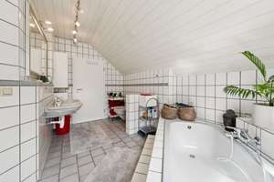 Schicke Doppelhaushälfte mit Garage, Pool und traumhafter Aussicht – Die vollständige Adresse der Immobilie erhältst du vom Anbieter., 63549 Ronneburg – Vorschaubild 18