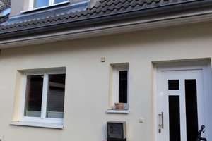 Modernes Reihenhaus mit hochwertiger Ausstattung, Garten und Carport in ruhiger Lage – Die vollständige Adresse der Immobilie erhältst du vom Anbieter., 23617 Stockelsdorf – Vorschaubild 2