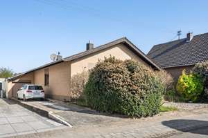 Engel & Völkers: Bungalow in begehrter Wohnlage von Rheidt – Die vollständige Adresse der Immobilie erhältst du vom Anbieter., 53859 Niederkassel – Vorschaubild 2