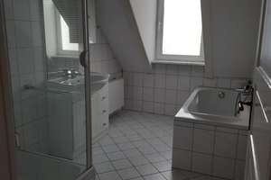 3-Zi.-DG-Altbauwohnung mit EBK in zentraler Lage, mit STP optional – Hermannstraße 18, 65183 Westend / Bleichstraße, Wiesbaden – Vorschaubild 8