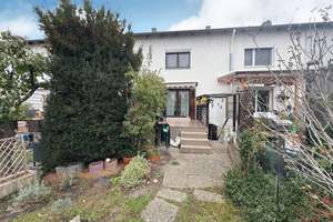 2-3 Personen. 75 qm Reihenmittelhaus in ruhiger Lage. Unterkellert. – Die vollständige Adresse der Immobilie erhältst du vom Anbieter., 13599 Haselhorst, Berlin – Vorschaubild 1
