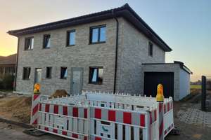 Erstbezug! Doppelhaushälfte mit 4 Zimmern und kleinem Garten – Die vollständige Adresse der Immobilie erhältst du vom Anbieter., 41836 Hückelhoven – Vorschaubild 1