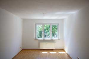 *PRAKTISCHer Grundriss_Tageslichtbad_Balkon_AR_familiäres Flair_VIEL GRÜN_HANSEVIERTEL – Geschwister-Scholl-Straße 17, 99085 Erfurt – Vorschaubild 15