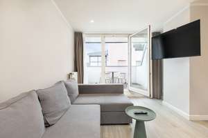 Nahe Rosa-Luxemburg-Platz: 2,5 Zimmer DG-Wohnung im 4. OG, West-Terrasse, Einbauküche, Wannenbad – Schönhauser Allee 186, 10119 Prenzlauer Berg, Berlin – Vorschaubild 7