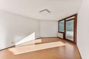 Charmante 1-Zimmer-Wohnung mit Balkon, Aufzug und Tiefgaragenstellplatz in zentraler Lage Botnangs