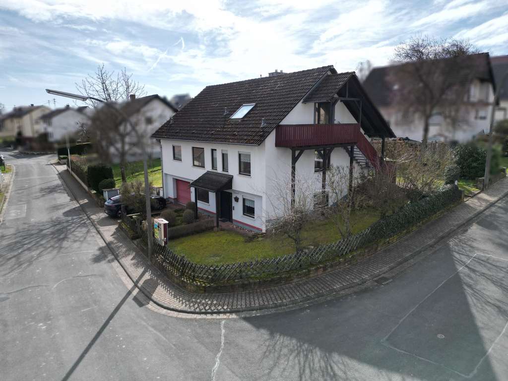 Immobilie in Marktheidenfeld - Ein Zuhause, das mit Ihrer Familie wächst – vielseitiges Einfamilienhaus mit Garten und separaten Wo - Bild 0