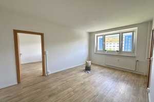 Ideal für jedes Alter: 2-Raum-Wohnung mit Aufzug und Dusche – Carl-Bobach-Straße 10, 9120 Chemnitz – Vorschaubild 3