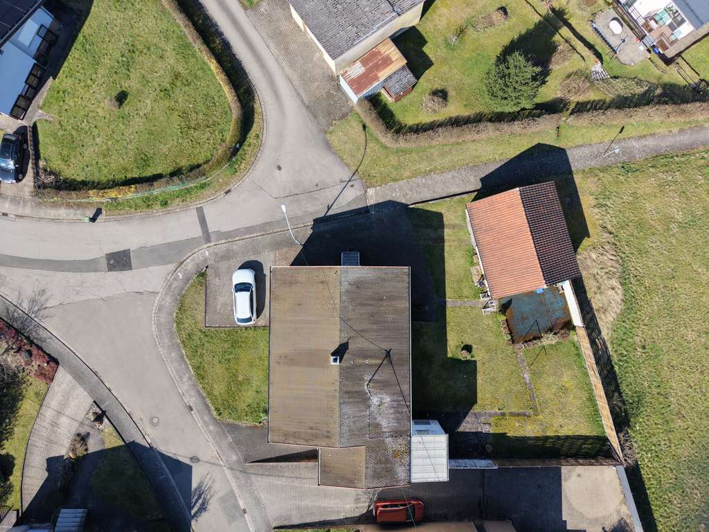 Immobilie in Freisen - Bungalow mit sep. Einliegerwohnung & sonnigem Garten - Bild 2