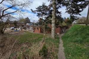 Haus mit zwei Wohneinheiten für Firmen in Tatenberg