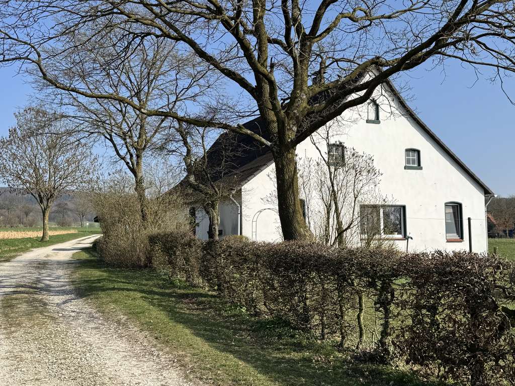 Immobilie in Borgholzhausen - Einzigartige Alleinlage – Raum für Ihre Vision - Bild 1