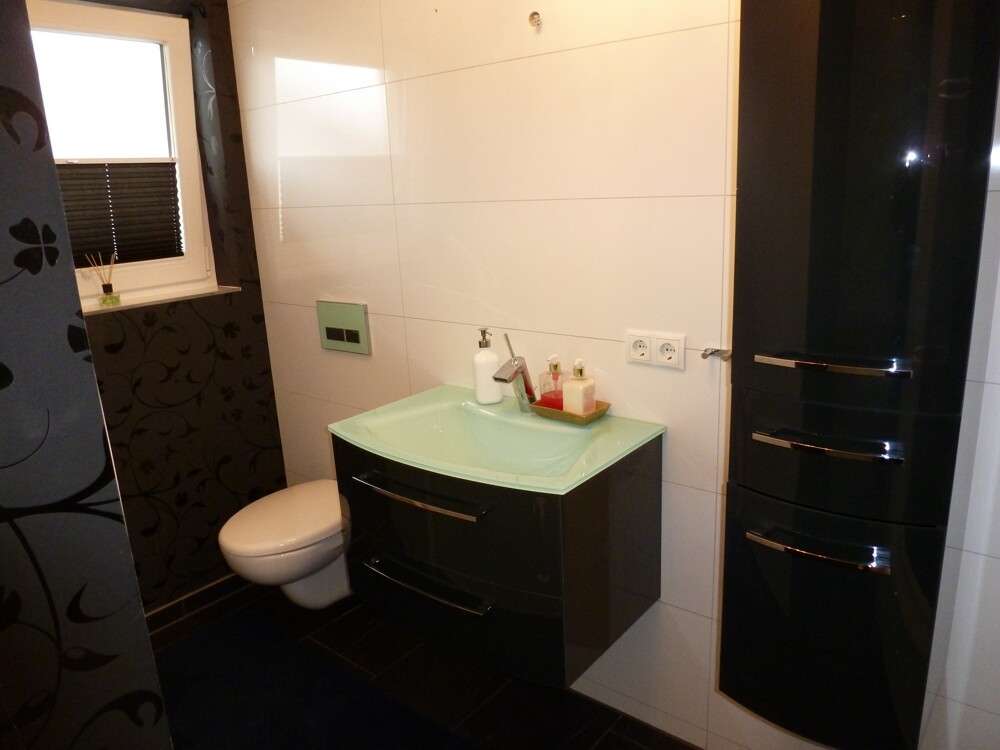 Immobilie in Sersheim - Geniale DHH, die keine Wünsche offen lässt.
Selbstbezug oder als Kapitalanlage möglich! - Bild 3