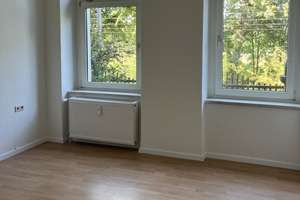 Eindrucksvolle Familienwohnung mit Wintergarten und Balkon in elbnaher Umgebung!