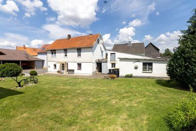 Bezahlbares Einfamilienhaus mit wunderschönem Garten, Garage und viel Potenzial