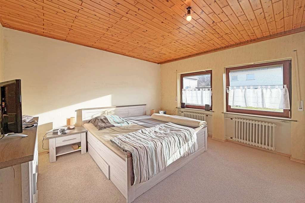 Immobilie in Morbach - Hinzerath: EFH mit Garage und schönem Garten in Ortsrandlage und Blick auf den historischen Bahnhof! - Bild 4