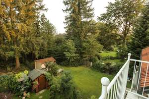 100 m zum Wald, lichtdurchflutete 2,5 Zi Galeriewhg mit sonnigem Balkon in Bestlage Waldtrudering – Meisenstr. 8, 81827 Waldtrudering, München – Vorschaubild 3