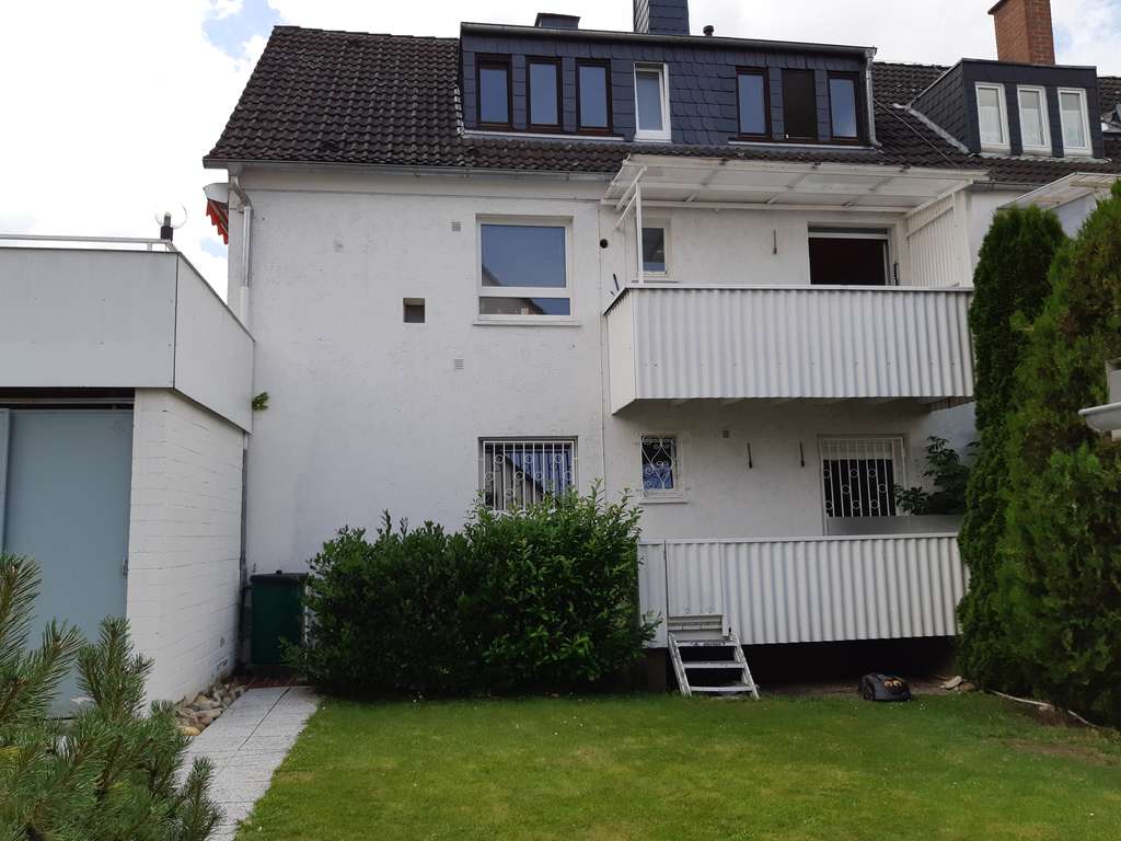 Immobilie in Idstein - Schöne Doppelhaushälfte mit Einliegerwohnung, Carport und Garten - Bild 1