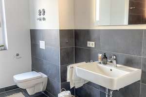 Lichtdurchflutete 4-Zi. Traumwohnung mit Einbauküche, 2 Bädern & großem Balkon,Tiefgarage und Keller – Lehrberger Str. 56, 90431 Gaismannshof, Nürnberg – Vorschaubild 9
