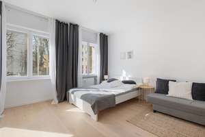 Bezugsfrei: Modernisierte Einzimmerwohnung incl. Küche und Möbeln nahe Akazienkiez - provisionsfrei!