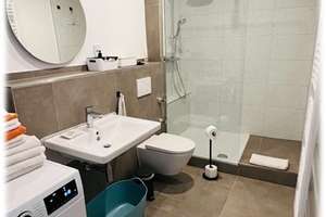 4-Zimmer Wohnung in Top Bonn Beuel Lage. Renoviert und hochwertig möbliert. – Rheinaustraße 183, 53225 Beuel-Mitte, Bonn – Vorschaubild 41