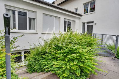 Studenteneltern aufgepaßt: WG taugliche, gerade renovierte 2-Zimmer-Wohnung ... sofort beziehbar !!
