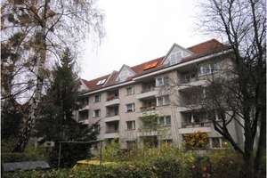 In Berlin: Gepflegte Wohnung mit zweieinhalb Zimmern und Balkon