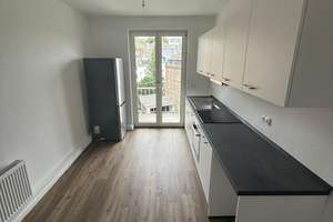NEU *Paul & Partner* ! RENOVIERT MIT NEUER EINBAUKÜCHE & BALKON !