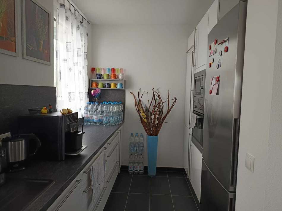 Küche mit 2 Fenstern