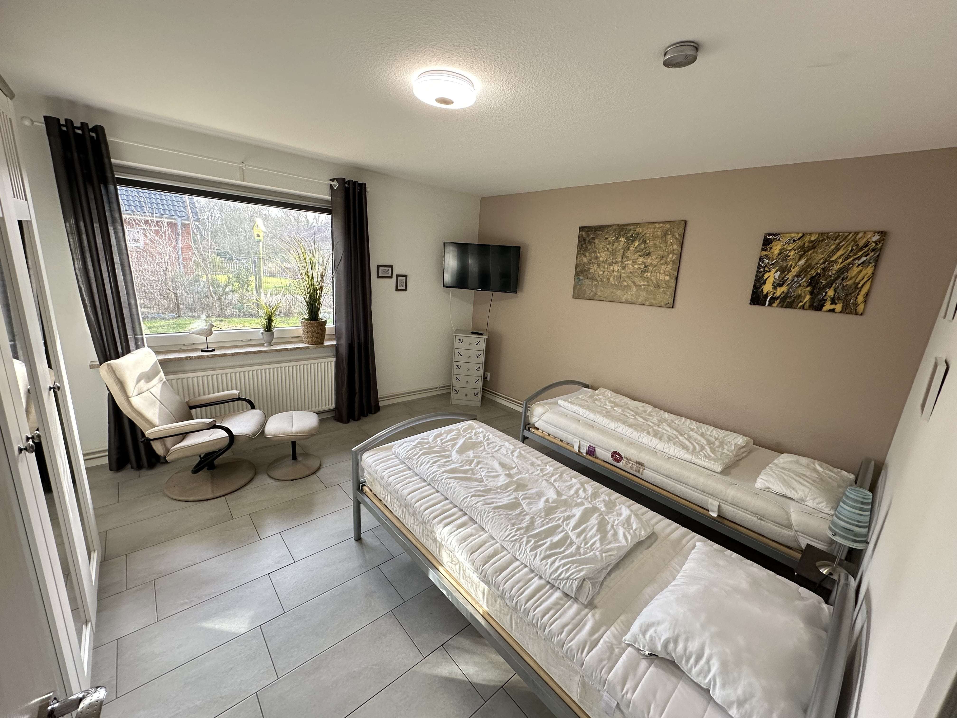 Immobilie in Bosbüll - Mehrfamilienhaus bei Dagebüll - 3 Wohneinheiten unter einem Dach vereint mit großer Doppelgarage.  - Bild 7