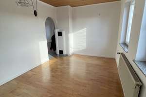 Geschmackvolle 3-Raum-Wohnung mit Balkon und EBK in Stuttgart – Die vollständige Adresse der Immobilie erhältst du vom Anbieter., 70435 Zuffenhausen-Schützenbühl, Stuttgart – Vorschaubild 4