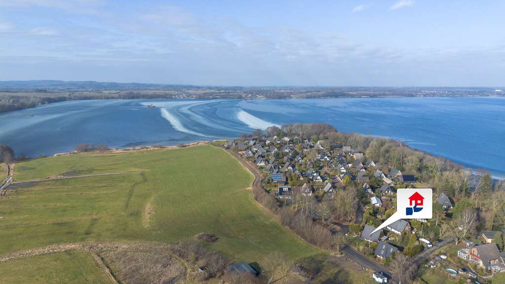 Immobilie in Bünsdorf - Zwischen See und Feld: Nurdachidylle in Bünsdorf am Wittensee auf attraktivem Eckgrundstück - Bild 1