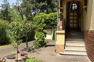 Charmanter Altbau von 1890 mit Entwicklungspotential im Gartenbereich