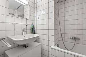 Charmante Dachgeschosswohnung mit WG-Vermietung in Top-Lage – 76135 Südweststadt, Karlsruhe – Vorschaubild 9