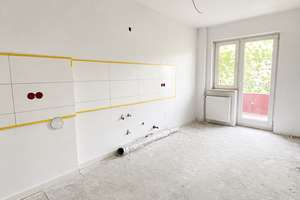 * ab sofort * Erstbezug nach Sanierung * neues Bad, 2 Zimmer Wohnung mit Sonnenbalkon