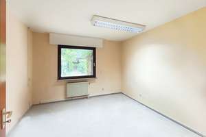 Familienbungalow mit Einliegerwohnung und Doppelgarage auf schönem Hanggrundstück – Katharinenberg 12, 91350 Gremsdorf – Vorschaubild 11
