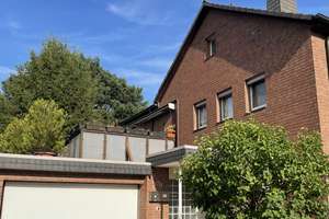 Großzügige Wohnung im 1.OG mit Terrasse und Zugang über Außentreppe zum Garten