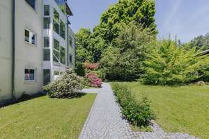 Wohnen mit schöner Aussicht -Großzügige Eigentumswohnung in begehrter Lage von Freiburg-Günterstal – 79100 Günterstal, Freiburg im Breisgau – Vorschaubild 2