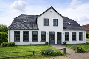 Mehrfamilienhaus oder großes EFH mit großem Grundstück in Stockelsdorf-Dissau – Die vollständige Adresse der Immobilie erhältst du vom Anbieter., 23617 Stockelsdorf – Vorschaubild 2
