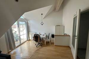 2-Zimmer-Dachgeschosswohnung in Ottobrunn direkt an der S-Bahn – möbliert, Balkon, TG, Keller – Die vollständige Adresse der Immobilie erhältst du vom Anbieter., 85521 Ottobrunn – Vorschaubild 2