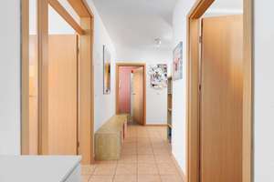 Gepflegte 4‑Zimmer‑Wohnung mit Balkon und Blick ins Grüne – 60437 Harheim, Frankfurt am Main – Vorschaubild 2