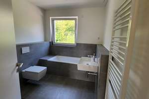 Exklusives Zuhause: Klimafreundliche Doppelhaushälfte mit luxuriösem Wohnkomfort – Wilhelmine-Bertling-Straße 5, 47259 Huckingen, Duisburg – Vorschaubild 8