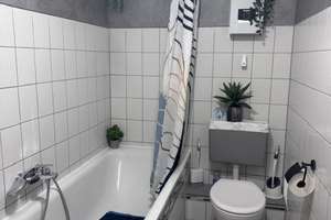 *ab 01.08.*  3-Zimmer-Dachgeschoßwohnung mit bodentiefen Sprossenfenstern und Balkon – Fröbelstr. 94, 47053 Hochfeld, Duisburg – Vorschaubild 11
