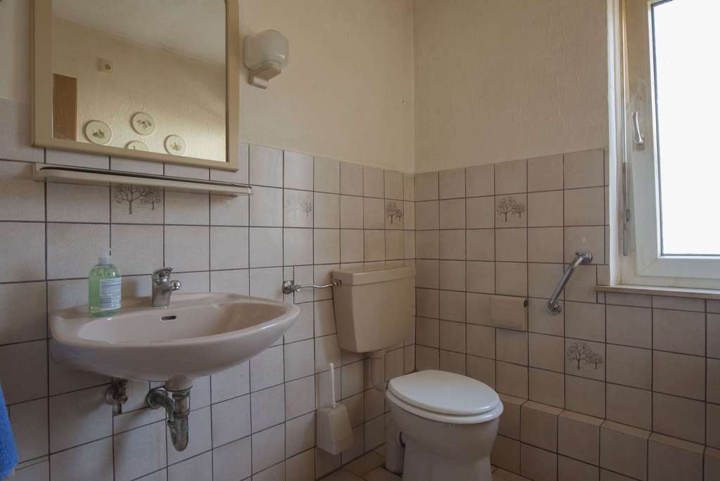 Immobilie in Nidda - Hofreite: Wohnhaus mit Torhaus, große Scheune und weitere Nebengebäude. Käuferprovisionsfrei! - Bild 2