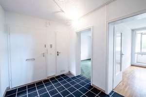 4 Zimmer mit großem Südbalkon und Blick ins Grüne, Bogenhausen – Die vollständige Adresse der Immobilie erhältst du vom Anbieter., 81927 Englschalking, München – Vorschaubild 3