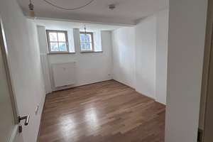 Charmante Souterrainwohnung mit Terrasse in der Regensburger Innenstadt – Die vollständige Adresse der Immobilie erhältst du vom Anbieter., 93047 Innenstadt, Regensburg – Vorschaubild 3