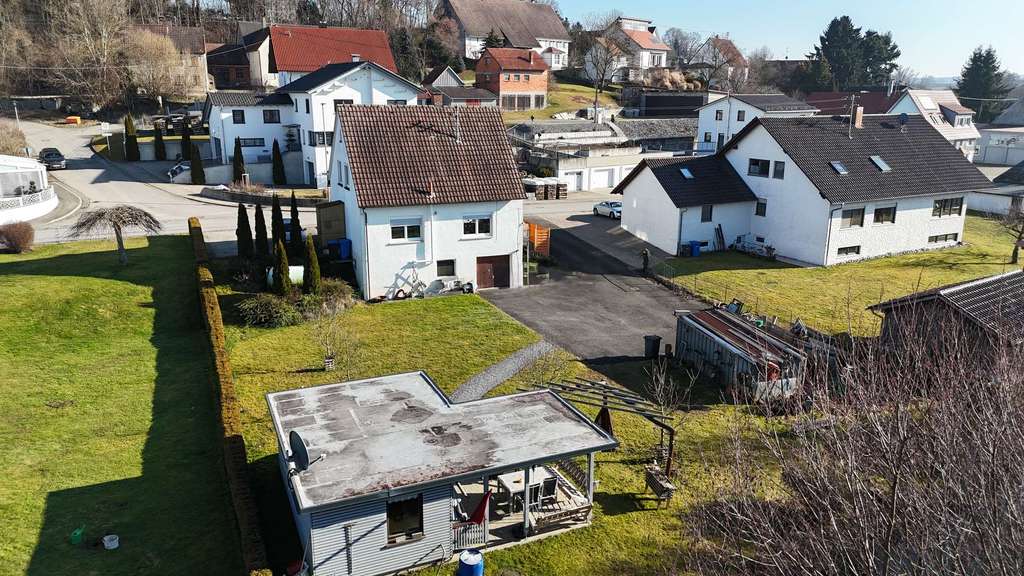 Immobilie in Maselheim - Zweifamilienhaus mit außergewöhnlichem Potenzial auf großem Grundstück in idyllischer Lage - Bild 2